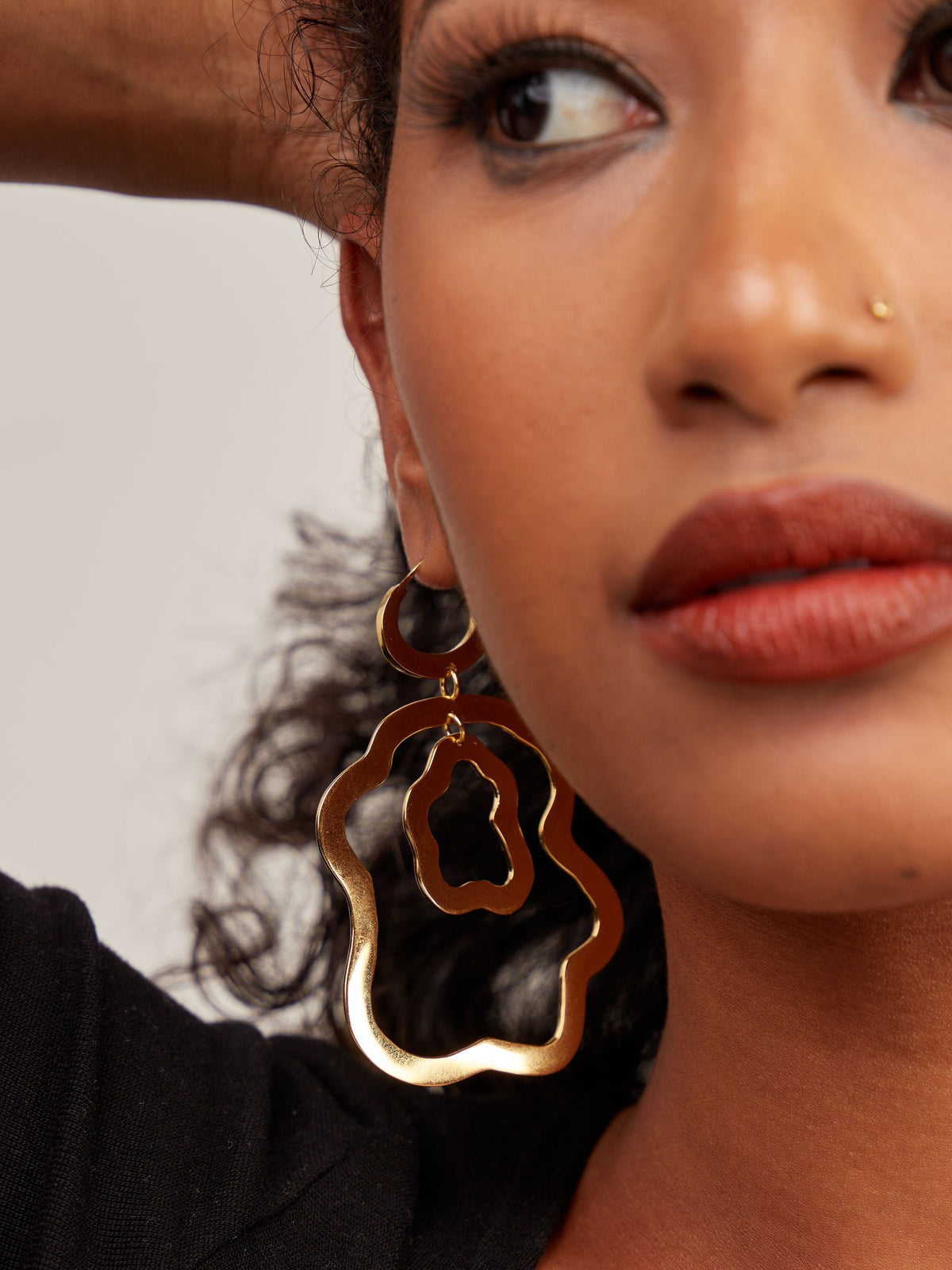 njia-dangle-hoops